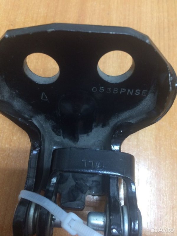 Петля двери Ford Fusion 2005-2012