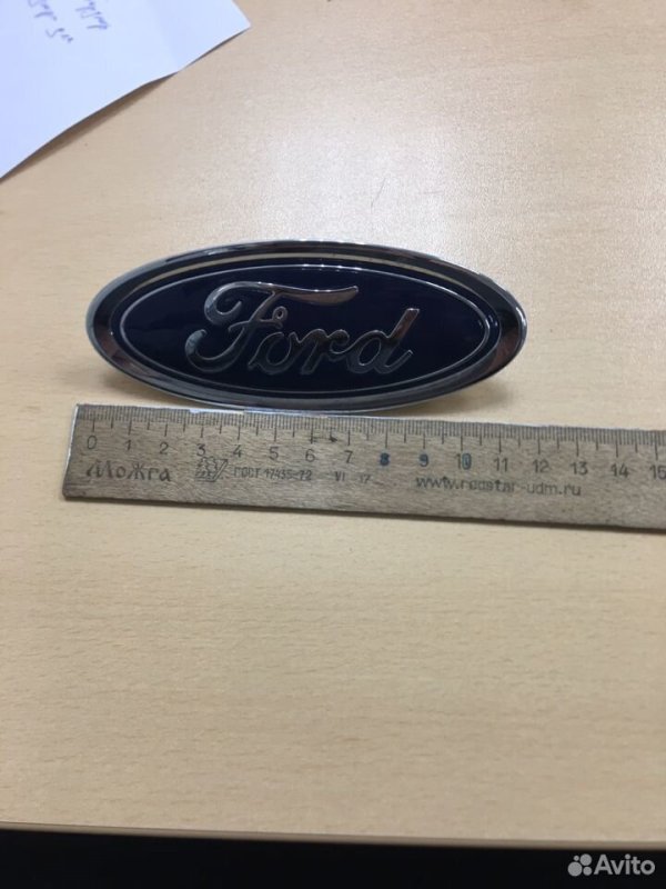 Эмблема Ford Focus