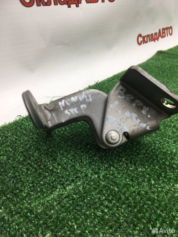 Петля двери Honda Stepwgn RF3