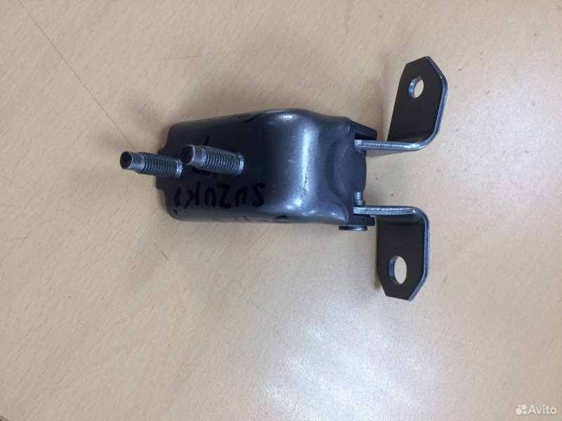 Петля двери Suzuki Swift 2004-2011