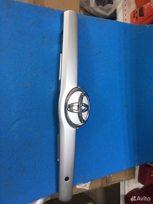 Накладка крышки багажника Toyota Camry ACV40