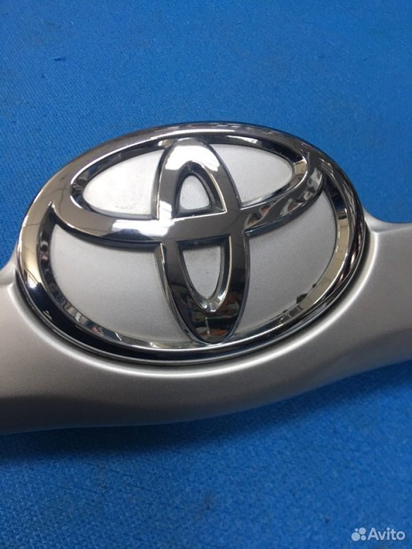 Накладка крышки багажника Toyota Camry ACV40