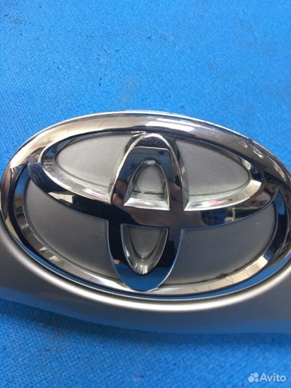 Накладка крышки багажника Toyota Camry ACV40