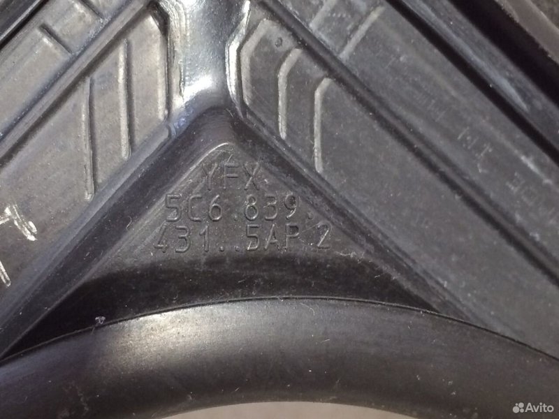 Уплотнитель стекла двери Volkswagen Jetta