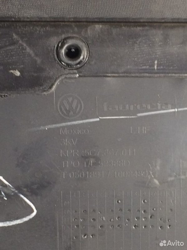 Обшивка стенки Volkswagen Jetta