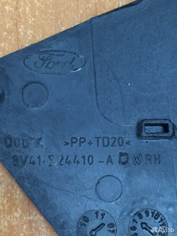 Накладка рамки стекла Ford Kuga 2012-2016