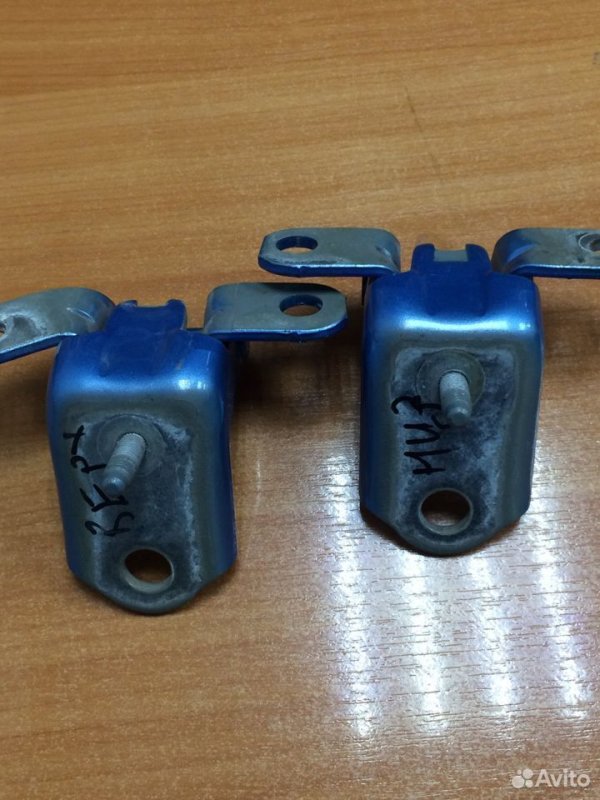 Петля двери Ford Fiesta 2008-2013