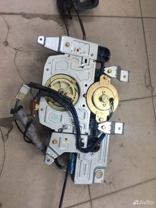 Доводчик двери Honda Stepwgn 2003-2005 RF3