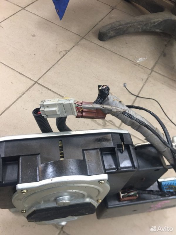 Доводчик двери Honda Stepwgn 2003-2005 RF3