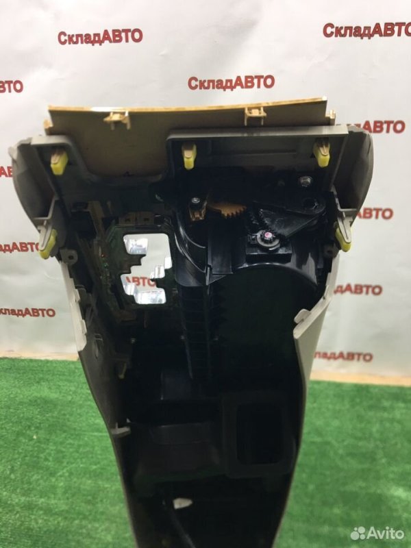 Консоль подлокотника Toyota Camry 2007 ACV40