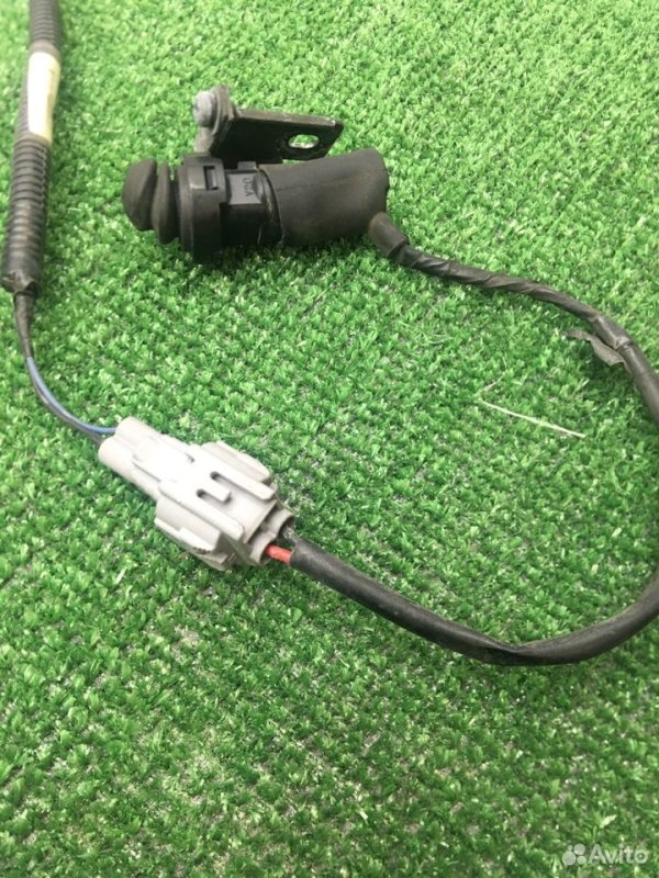 Концевик замка капота Toyota Estima 2000-2003