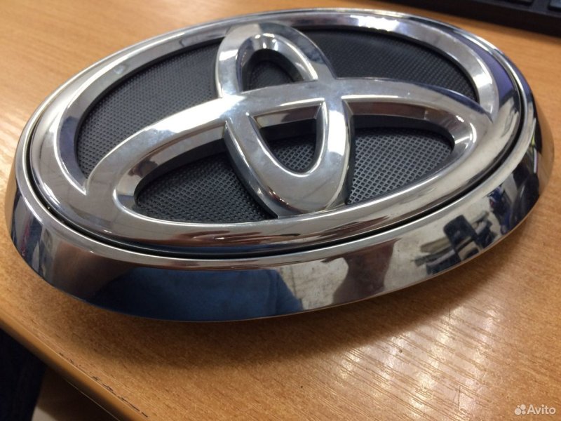 Эмблема Toyota Fortuner 2015-2020