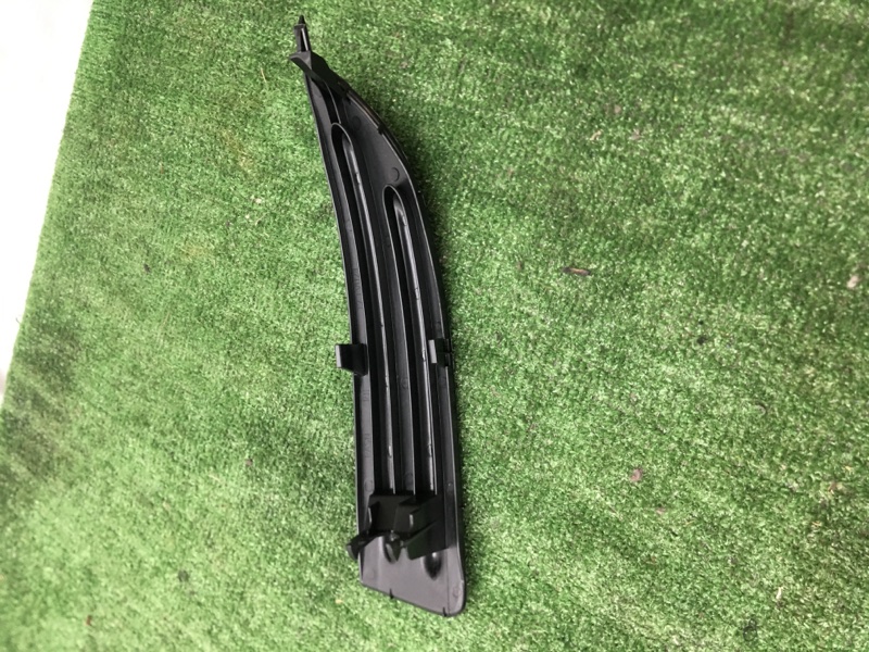 Заглушка бампера Toyota Corolla 2002-2004 120