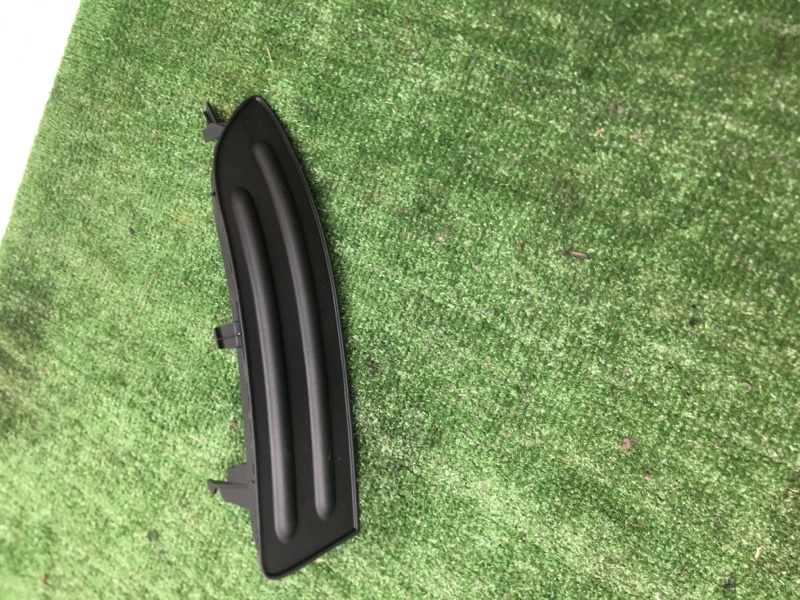 Заглушка бампера Toyota Corolla 2002-2004 120