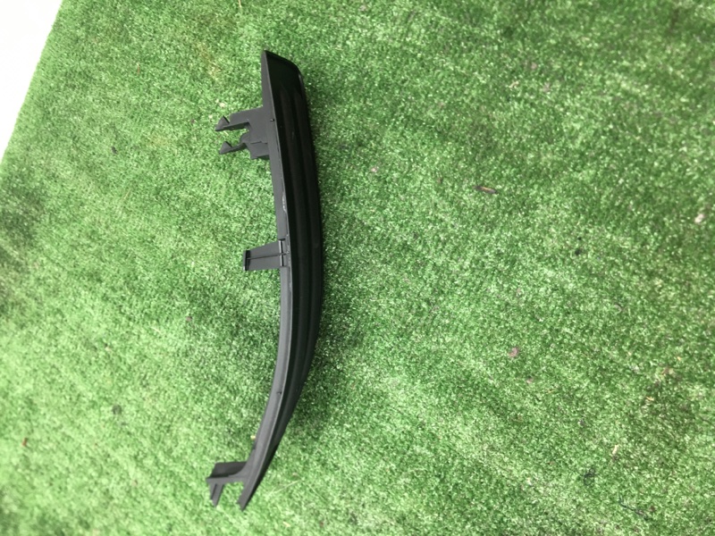Заглушка бампера Toyota Corolla 2002-2004 120