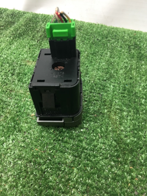 Кнопка открытия двери Honda StepWgn 2003 RF3