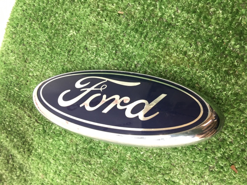 Эмблема Ford Focus