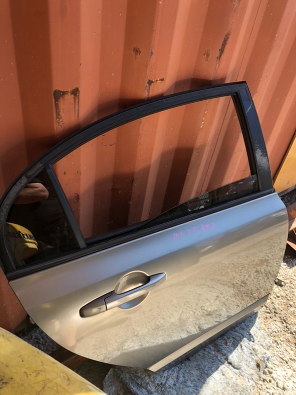 Дверь Honda Civic 2005 FD1