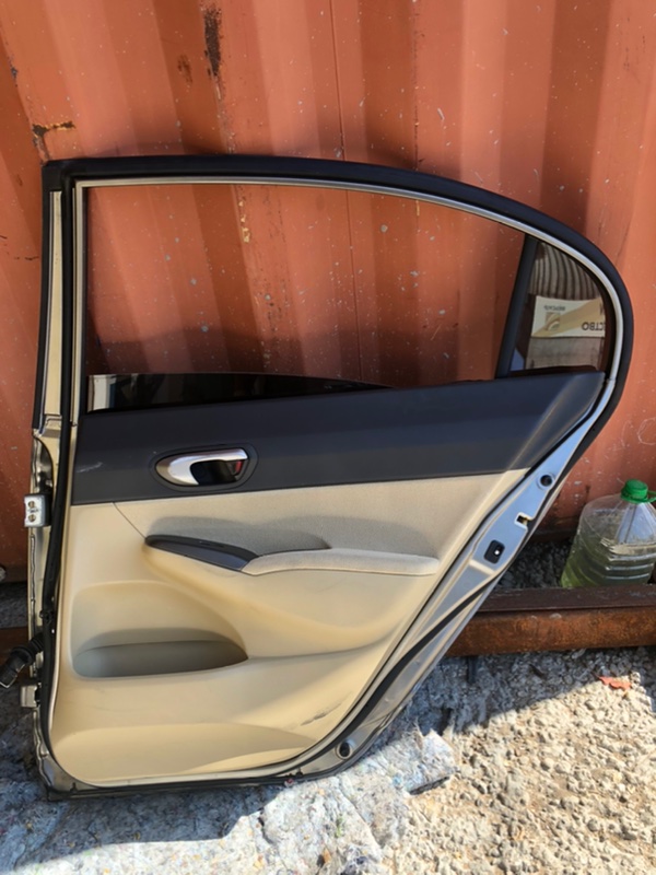 Дверь Honda Civic 2005 FD1