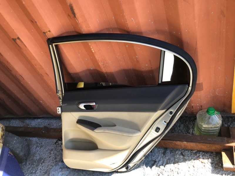 Дверь Honda Civic 2005 FD1
