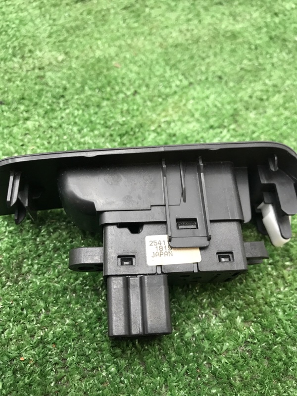 Кнопка стеклоподъемника NISSAN X-TRAIL 2009 DNT31