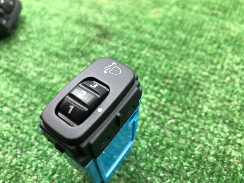 Кнопка корректора фар MITSUBISHI COLT PLUS 2007 Z23W