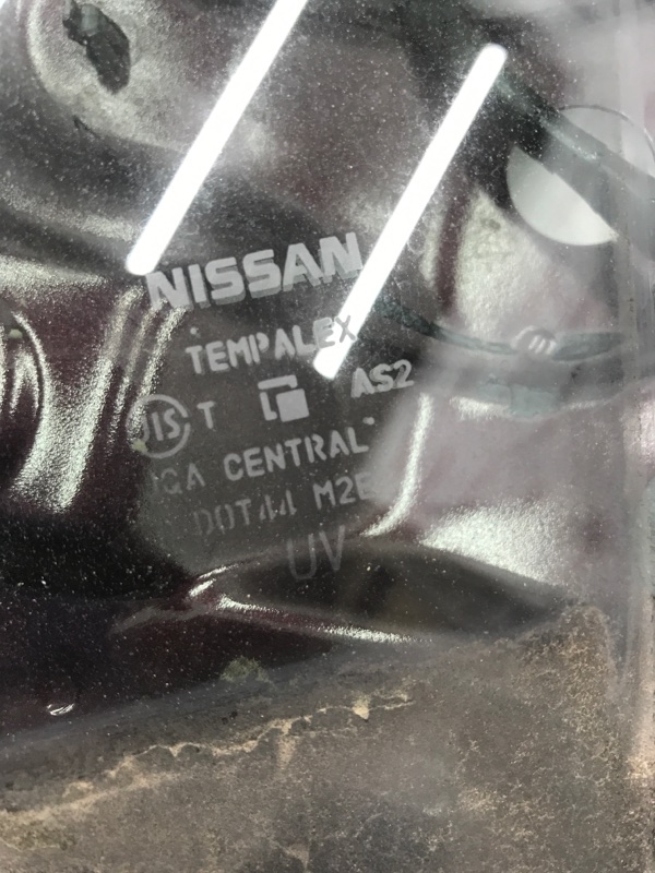 Стекло двери NISSAN March 2009 AK12