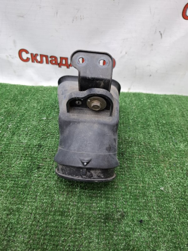 Воздухозаборник Honda StepWgn 2003 RF3