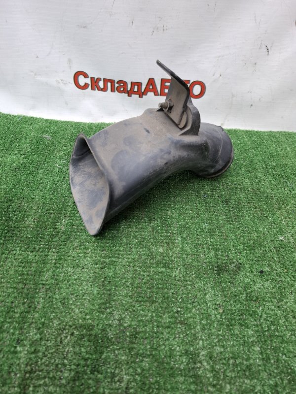 Воздухозаборник Honda StepWgn 2003 RF3