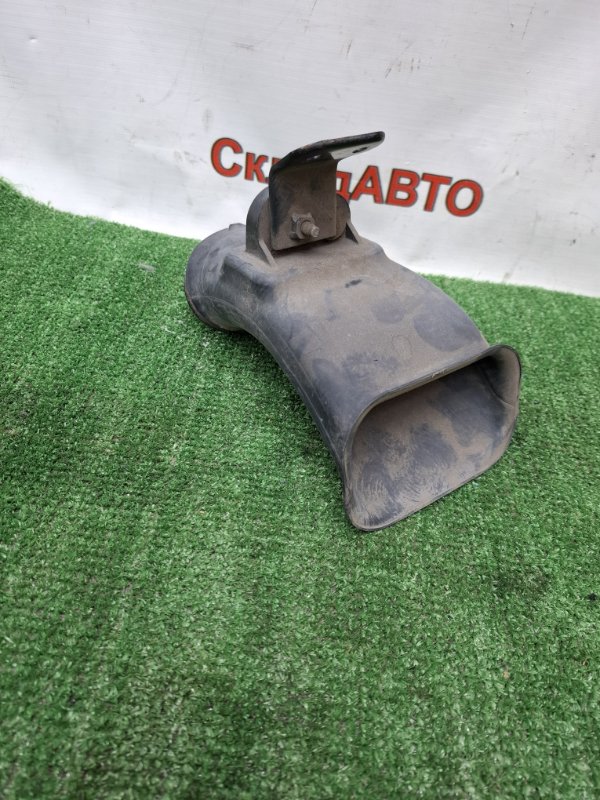 Воздухозаборник Honda StepWgn 2003 RF3