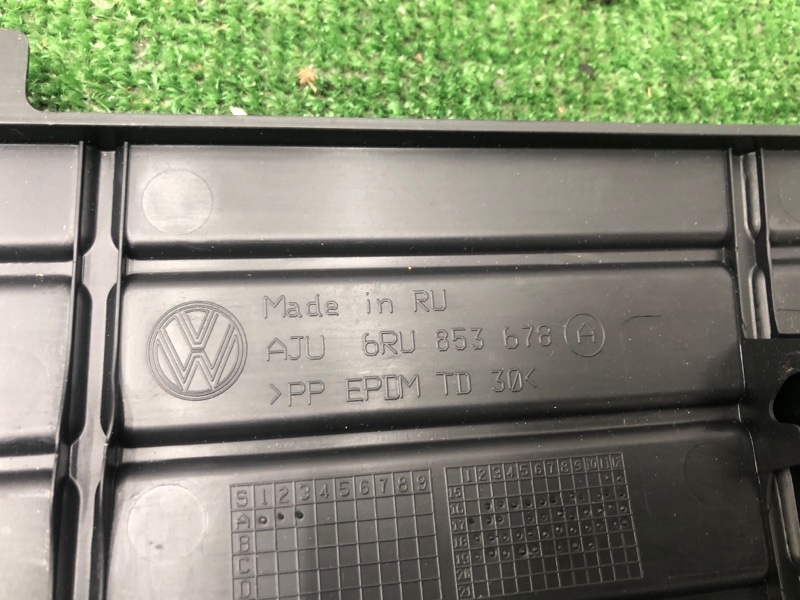 Решетка в бампер Volkswagen Polo 2015-2020