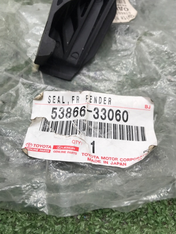 Уголок жабо Toyota Camry 2006-2011