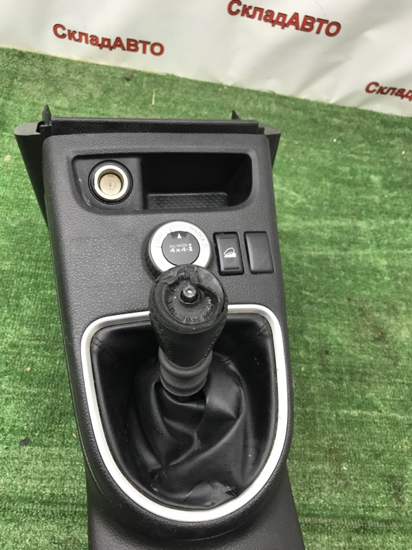 Консоль между сидений NISSAN X-TRAIL 2009 DNT31