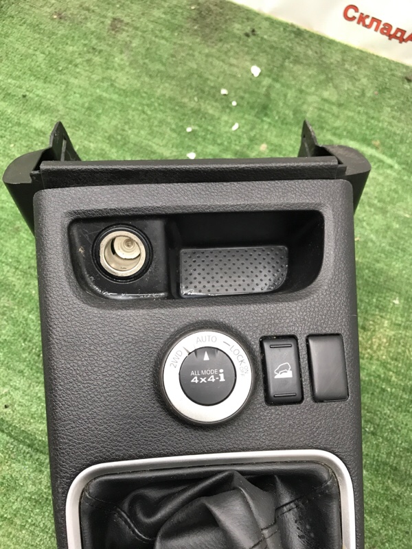 Консоль между сидений NISSAN X-TRAIL 2009 DNT31