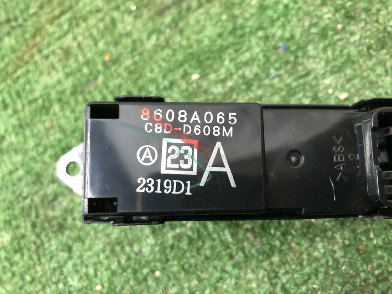 Кнопка стеклоподъемника MITSUBISHI Lancer 2009 CX4A