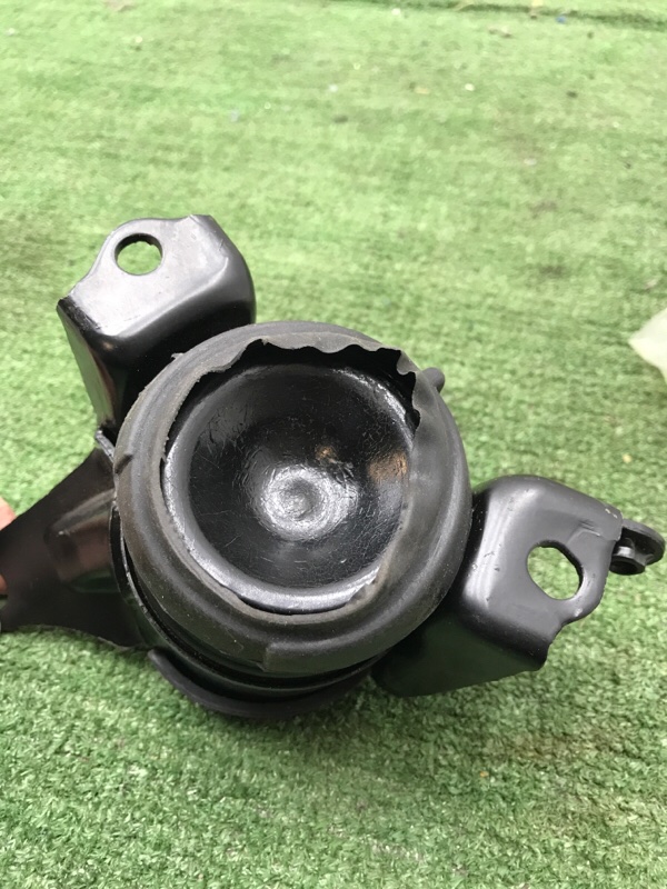 Подушка ДВС Toyota Avensis 2003-2008
