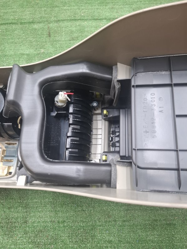 Консоль подлокотника Toyota Camry 2006 ACV40