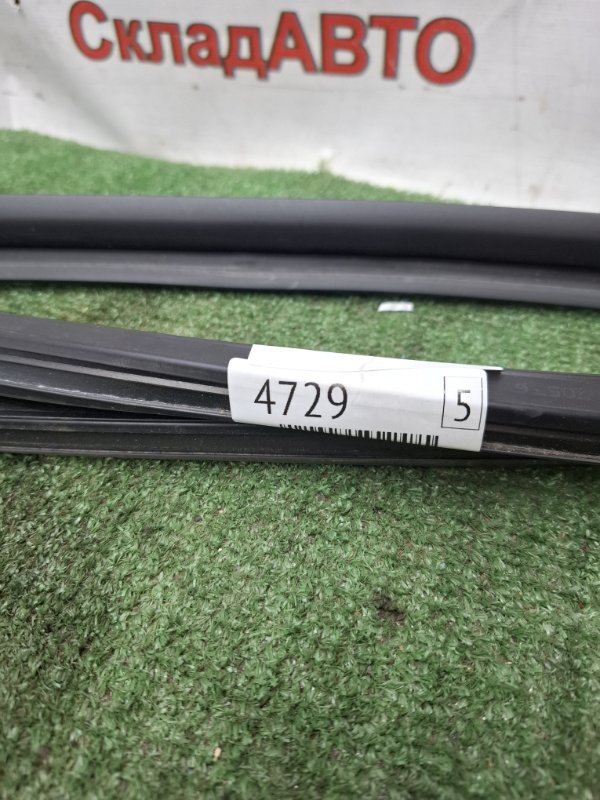 Уплотнитель стекла двери Toyota Camry 2007 ACV40