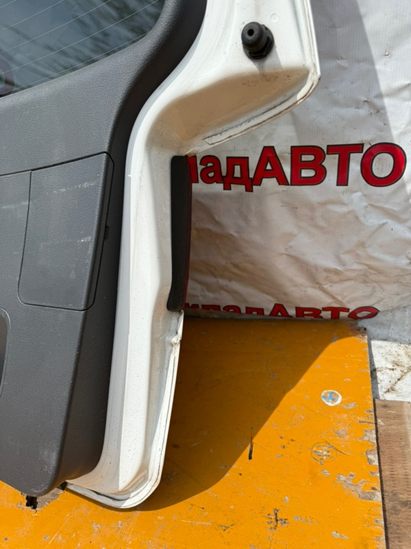 Крышка багажника VOLKSWAGEN Touran 2011 1T3