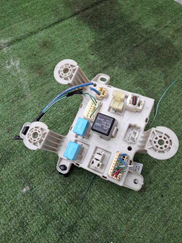 Блок предохранителей салонный Toyota Estima 2003 ACR40W