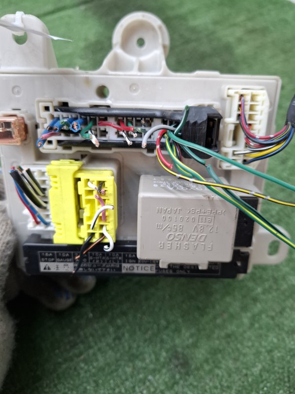 Блок предохранителей салонный Toyota Estima 2003 ACR40W