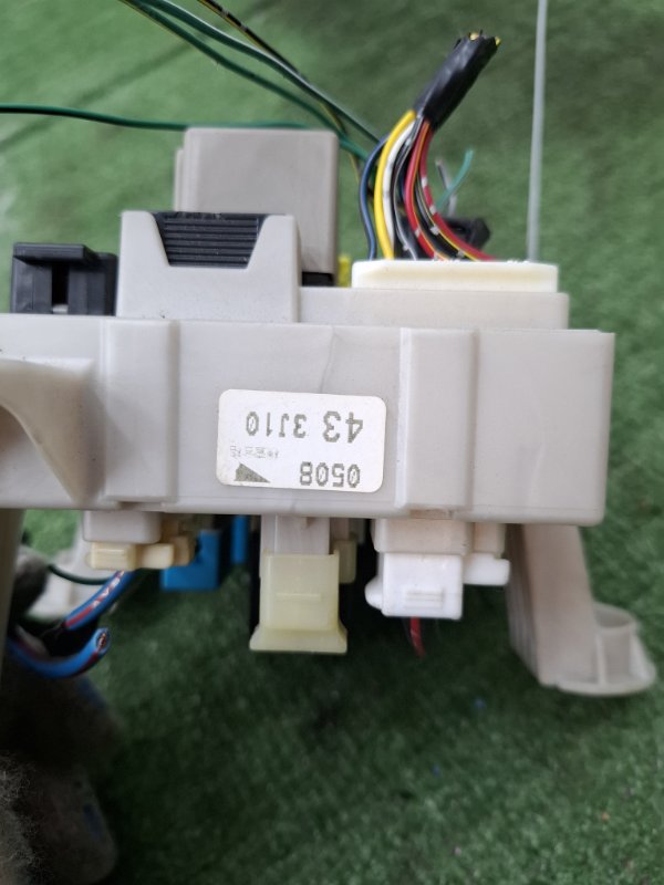 Блок предохранителей салонный Toyota Estima 2003 ACR40W