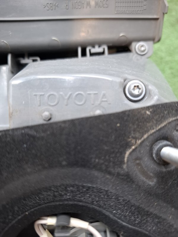 Фонарь Toyota AVENSIS 2012 ZRT272