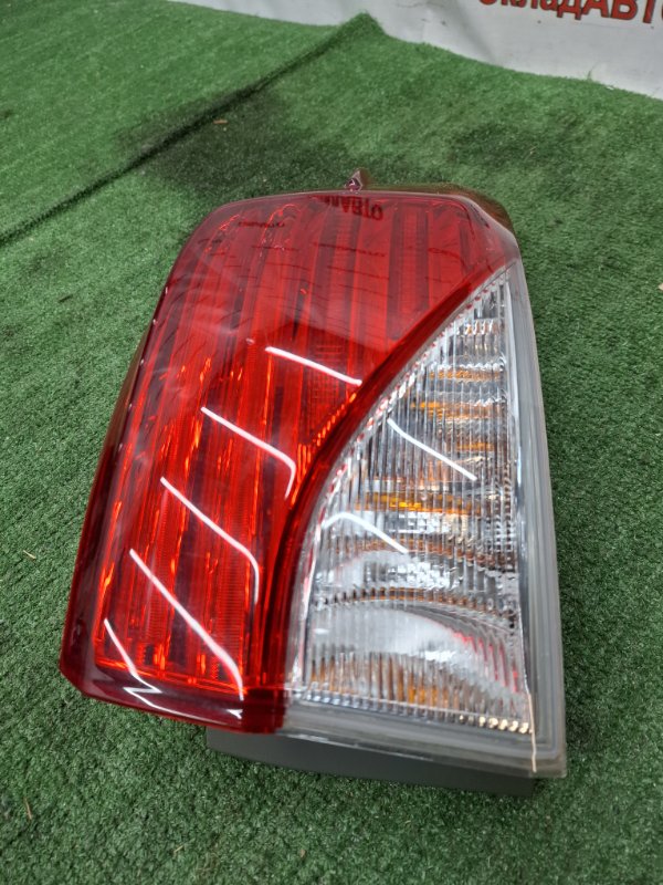 Фонарь Toyota AVENSIS 2012 ZRT272