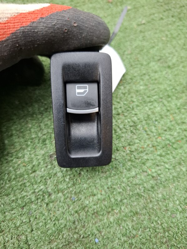 Кнопка стеклоподъемника VOLKSWAGEN Touran 2011 1T3