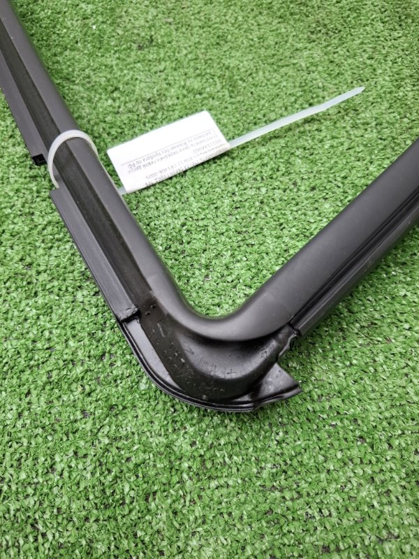 Уплотнитель стекла двери NISSAN March 2009 BNK12