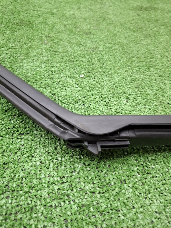 Уплотнитель стекла двери NISSAN March 2009 BNK12