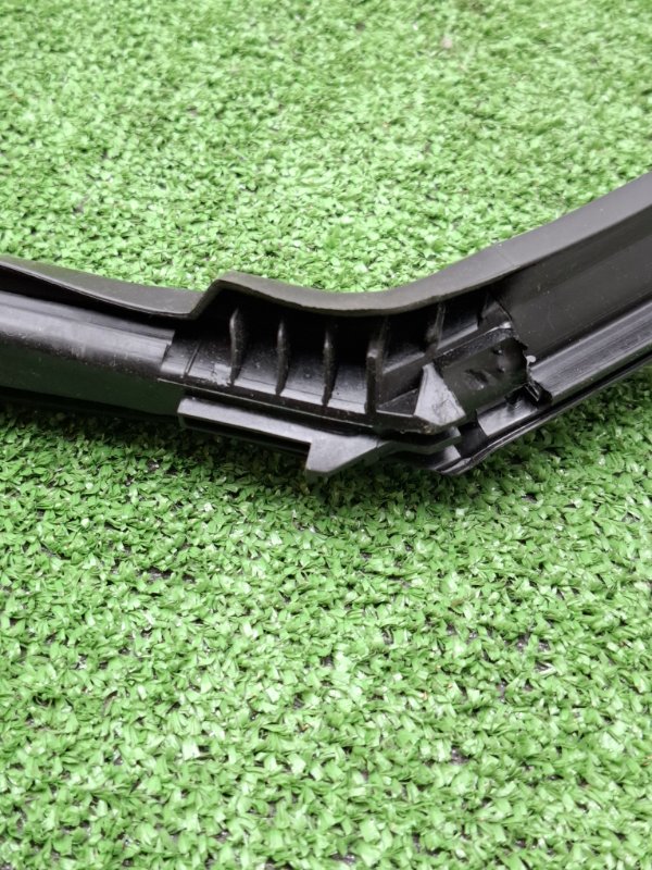 Уплотнитель стекла двери NISSAN March 2009 BNK12