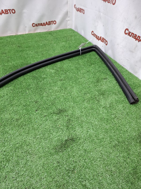 Уплотнитель стекла двери NISSAN March 2009 BNK12