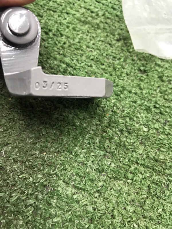 Петля двери